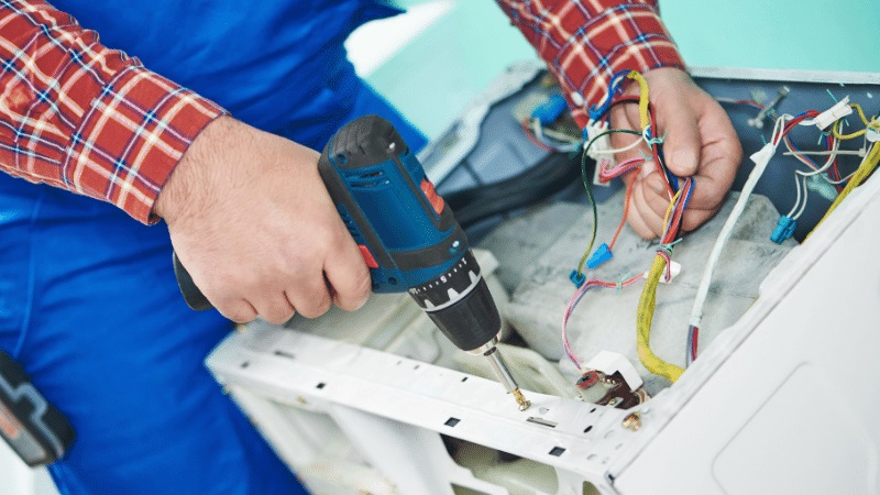 Esenler Eminçelik Eminçelik çamaşır makinesi kart tamiri – Su almama arızası orijinal parça ile giderildi. - Teknik servis örneği